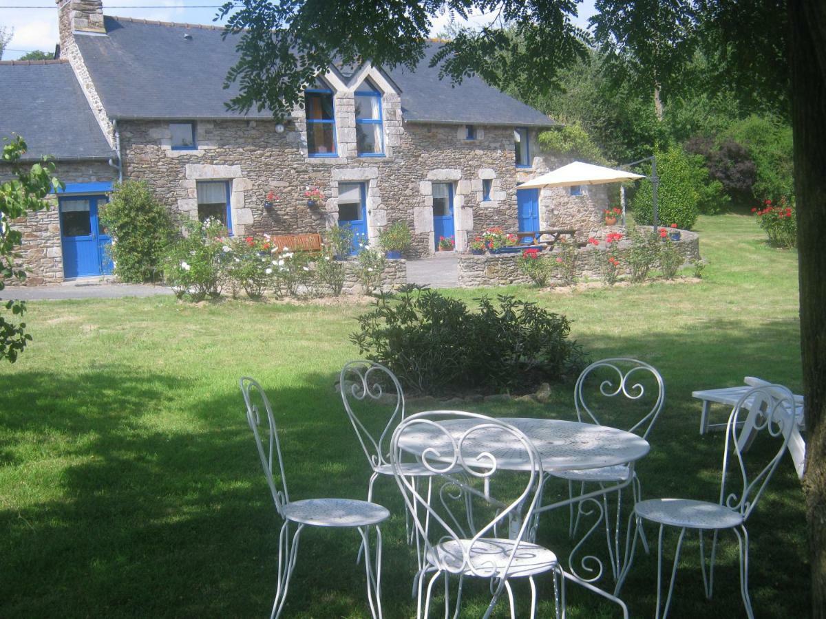 Hotel La Touche D'En Bas Plouguenast Exterior foto